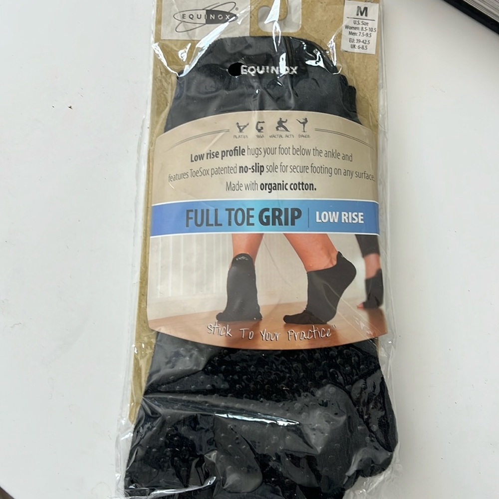 Equinox grip socks - size M NEW